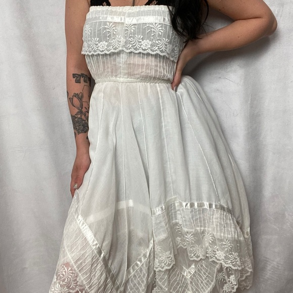 1960s HAND SEWN ELOPEMENT WEDDING DRESS - Picture 2 of 6